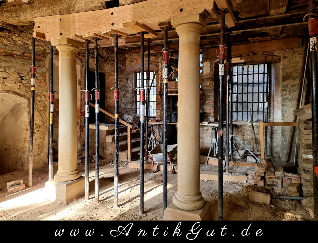 Die Säulen aus Sandstein im Gutshaus Pöthen - das AntikGut 